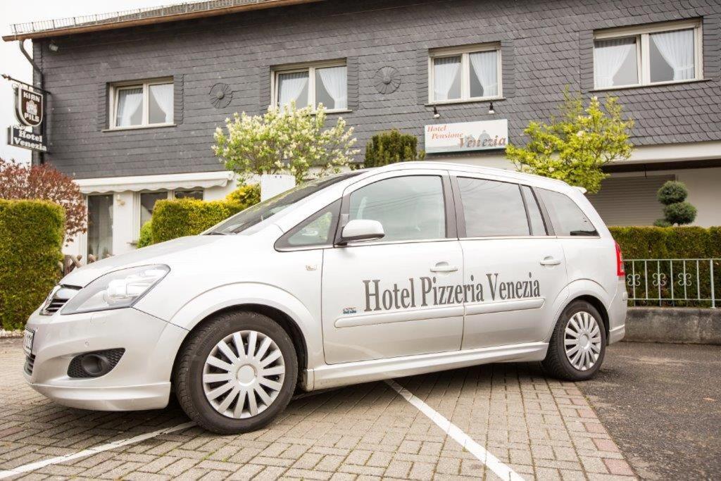 Hotel Pizzeria Venezia Sohren Extérieur photo