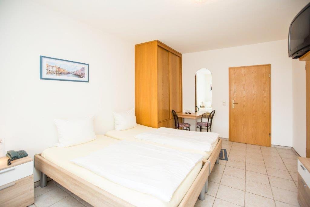 Hotel Pizzeria Venezia Sohren Extérieur photo